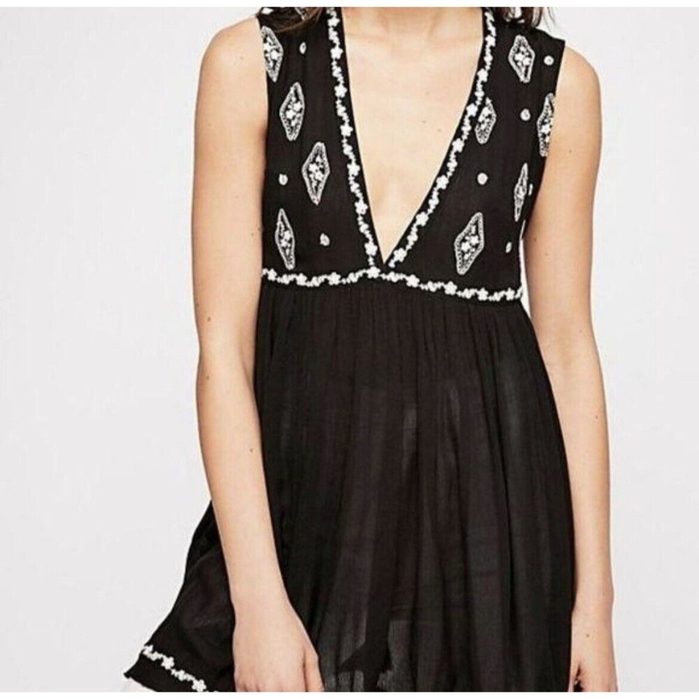 Free People Relaxed Tank Top With Keyhole Back Embroidered Black Size XS